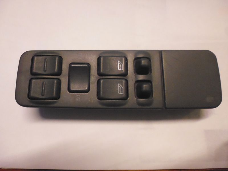 Pulsantiera alzavetro alzacristallo sinistro Volvo V40 S40 codice 30860528 03458232.