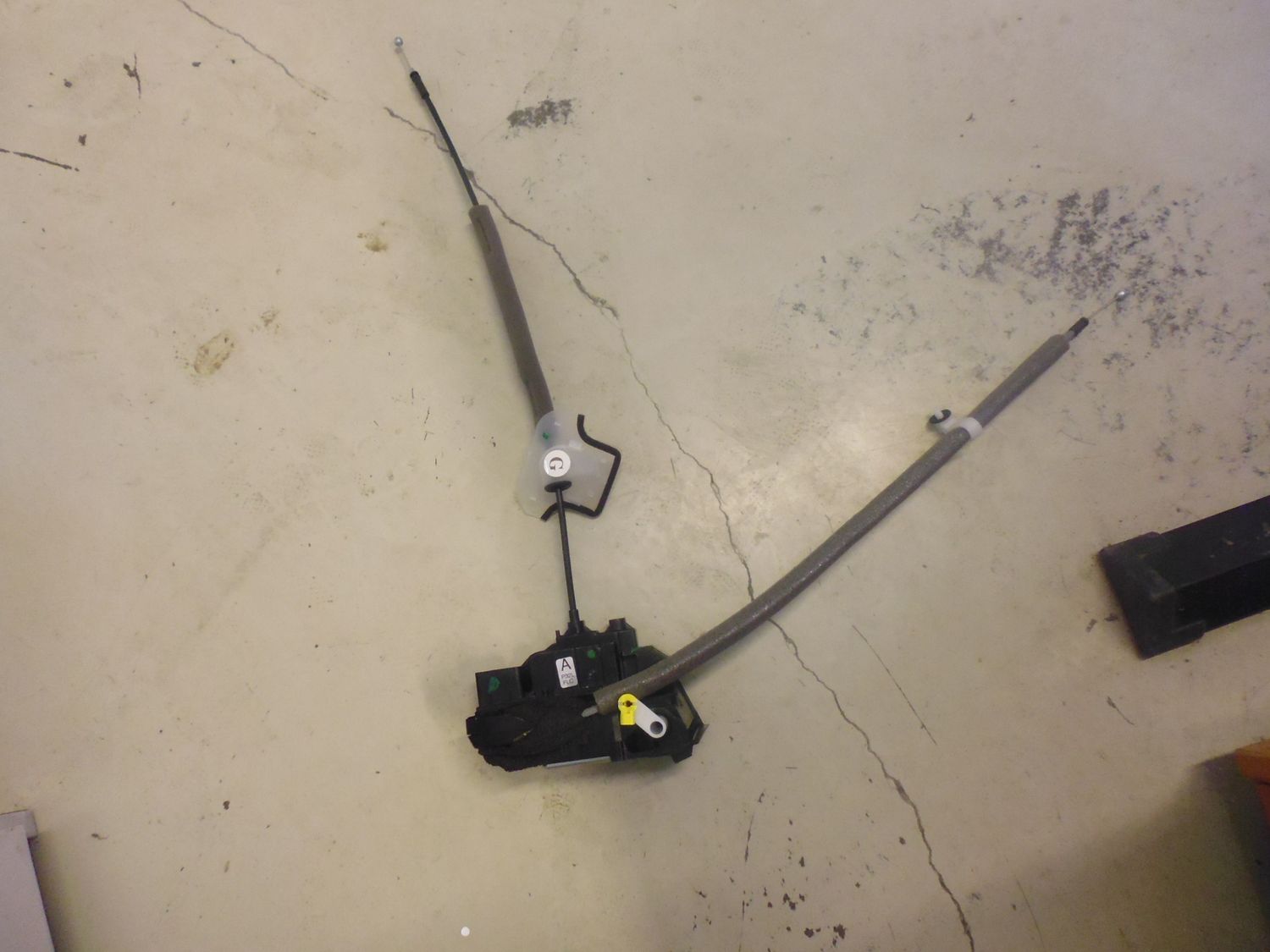 Chiusura serratura porta anteriore sinistra Nissan Qashqai 80501JD900. Nuova. Chiusura serratura porta anteriore sinistra Nissan Qashqai 80501JD900. Nuova.