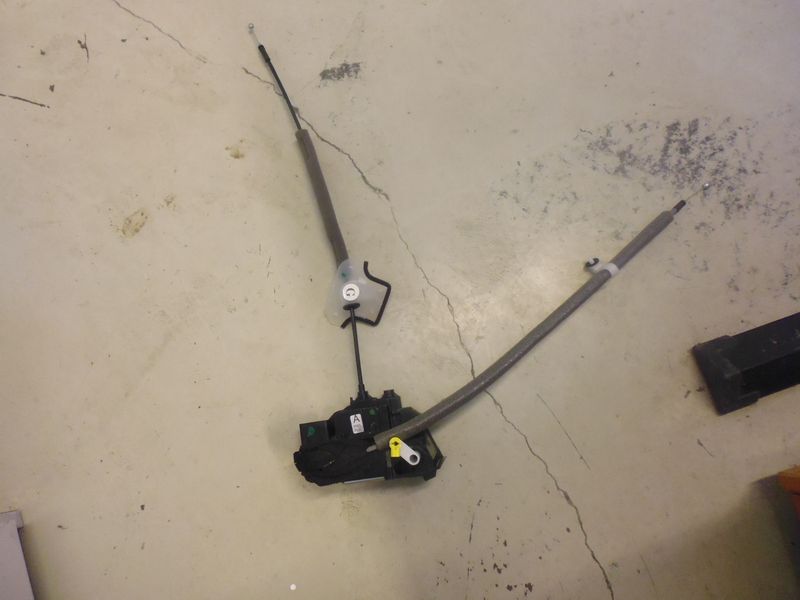 Chiusura serratura porta anteriore sinistra Nissan Qashqai 80501JD900. Nuova.
