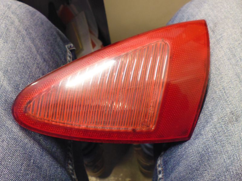 Faro fanale posteriore interno destro Alfa Romeo 147 del 2002.