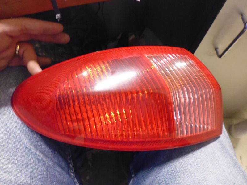 Faro fanale posteriore esterno sinistro Alfa Romeo 147 del 2006.