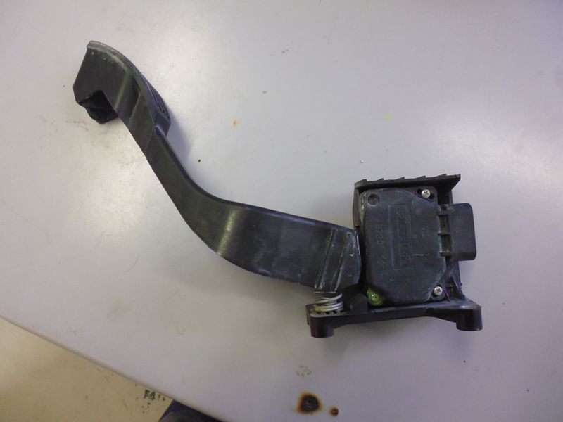 Pedale acceleratore BITRON B720 Fiat Panda 4x4 del 2006.