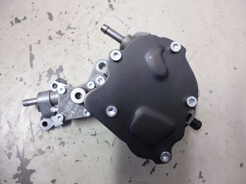 Pompa tandem, pompa depressione originale Audi Volkswagen 038145209N revisionata.