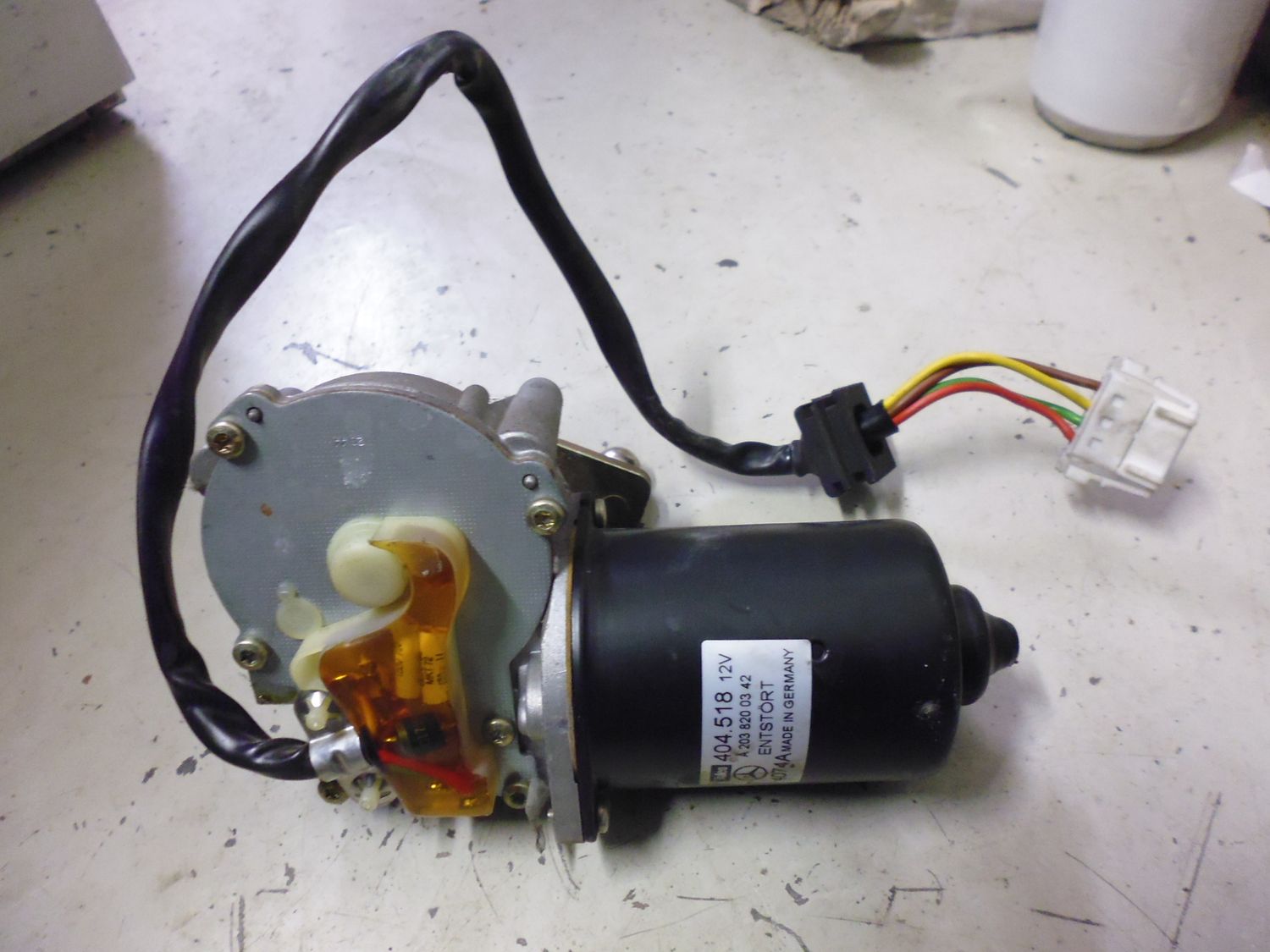 Motorino tergicristallo anteriore Mercedes C serie W203 codice A20382003042. Motorino tergicristallo anteriore Mercedes C serie W203 codice A20382003042.