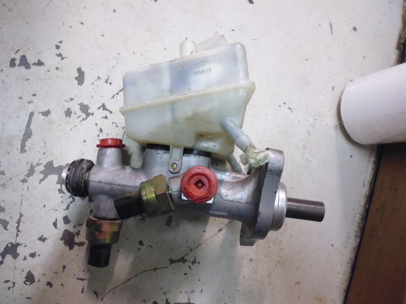 Pompa freno con vaschetta A2034300002 Mercedes C W203
