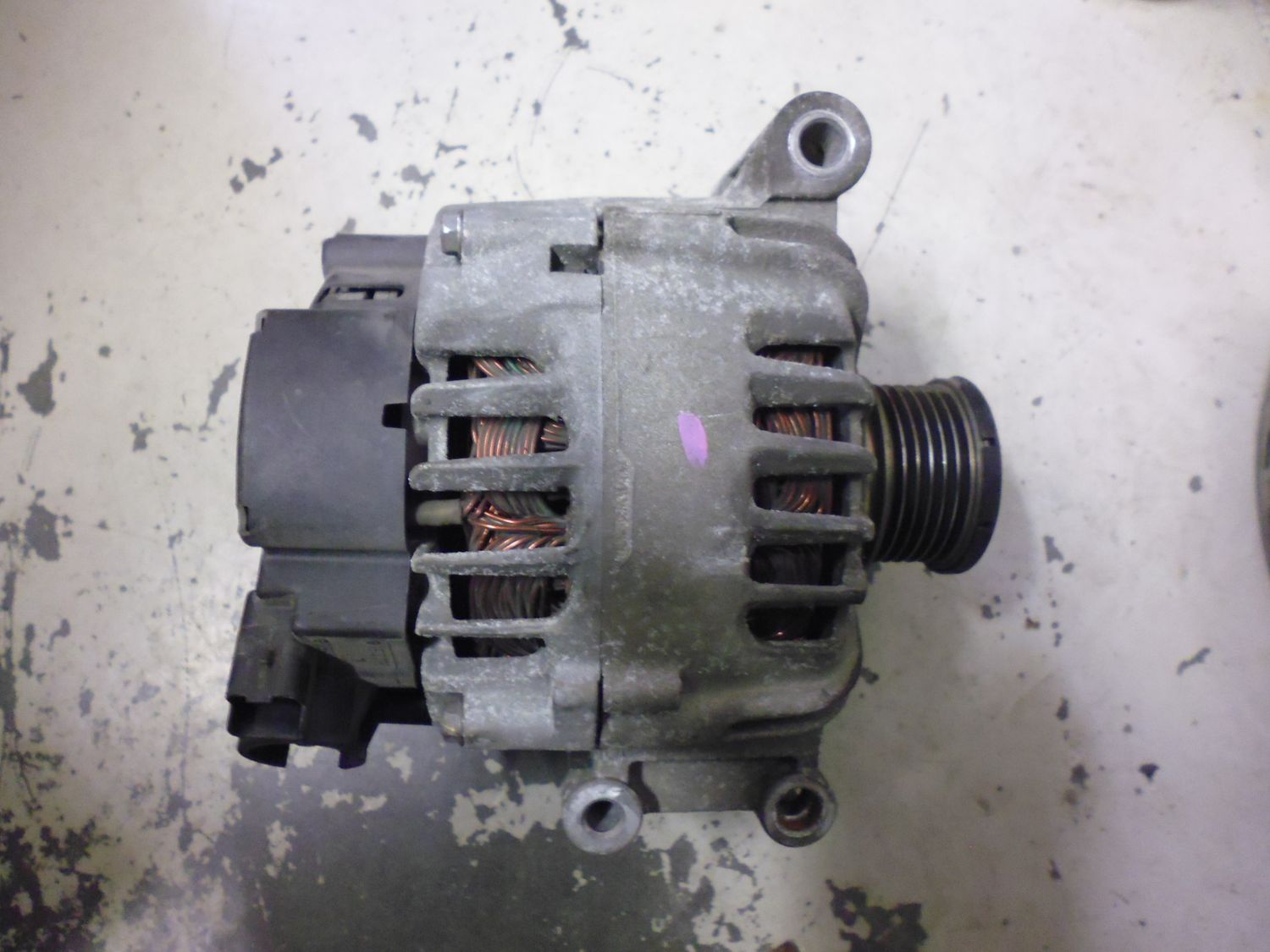 Alternatore Valeo V7576513 per Mini Cooper 1.6 benzina.