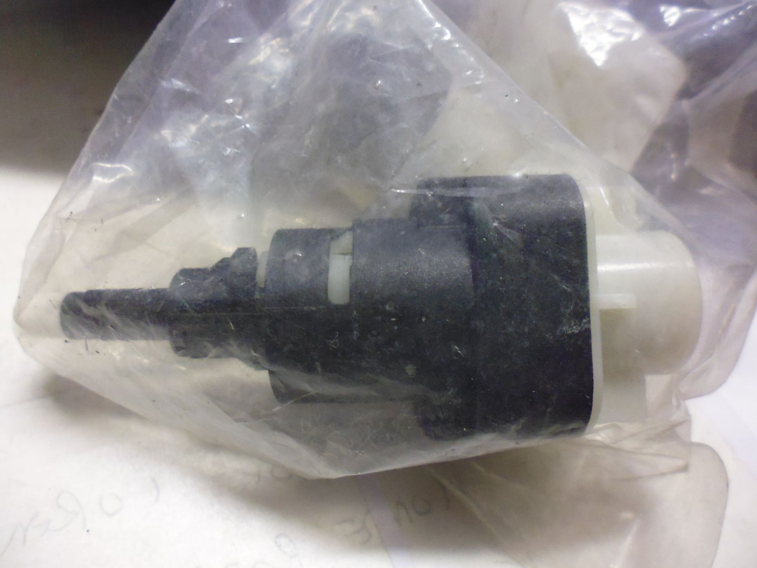 Interruttore luci freno originale Audi Volkswagen codice 1K2945511RDW nuovo.