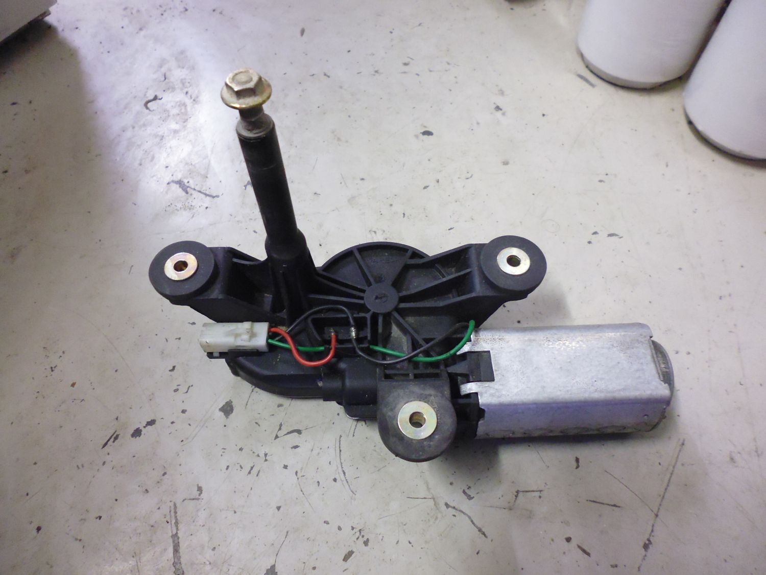 Motorino tergi lunotto per Fiat Punto 188 dal 2002 al 2007. Usato. Motorino tergi lunotto per Fiat Punto 188 dal 2002 al 2007. Usato.