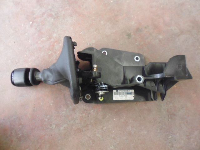 Leva cambio manuale con cuffia e leveraggio originale Fiat Panda ultimo modello del 2018 502947990.