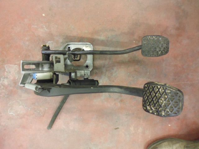 Pedaliera freno e frizione BMW serie 3 E 46 35111163863