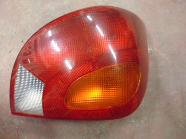 Faro fanale posteriore destro lato passeggero Ford Fiesta MK4 1995-2002.