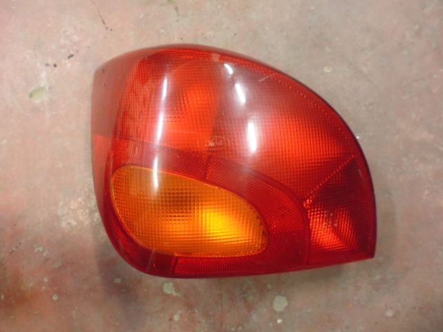 Faro fanale posteriore sinistro lato guida Ford Fiesta MK4 1995-2002.