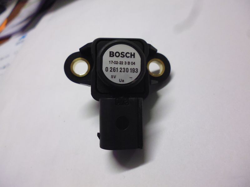 Sensore pressione Bosch 0261230193 per vetture Mercedes.