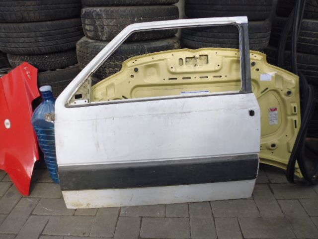 Sportello porta portiera anteriore sinistra Fiat Panda 141 bianco.