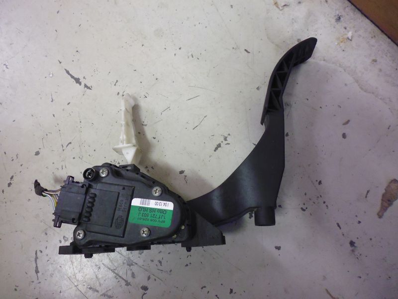 Pedale acceleratore Volkswagen Golf 4 1.4 16v benzina codice 1j1721503j.