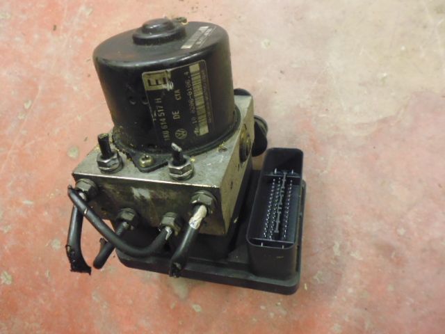 Centralina e pompa aggregato ABS Audi Volkswagen 1K0907379K 1K0614517H Audi A3 Golf 5 2.0 TDI 2003-2008. Centralina e pompa aggregato ABS Audi Volkswagen 1K0907379K 1K0614517H Audi A3 Golf 5 2.0 TDI 2003-2008.