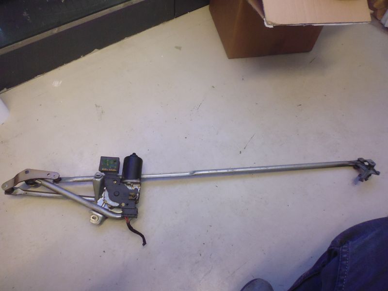 Motorino tergicristallo anteriore A1688200242 404388 completo di leveraggio per Mercedes Classe A W168 1997-2004.