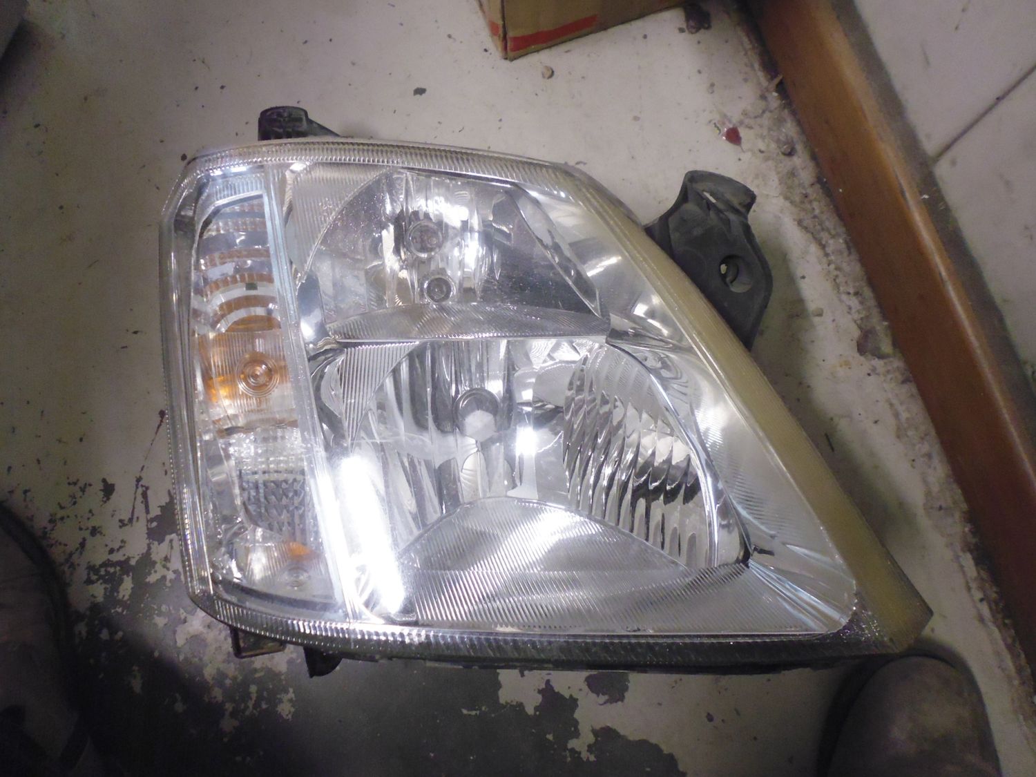 Faro fanale anteriore destro (lato passeggero) originale Opel Meriva 2003-2010 codice ricambio 93321053. Faro fanale anteriore destro (lato passeggero) originale Opel Meriva 2003-2010 codice ricambio 93321053.