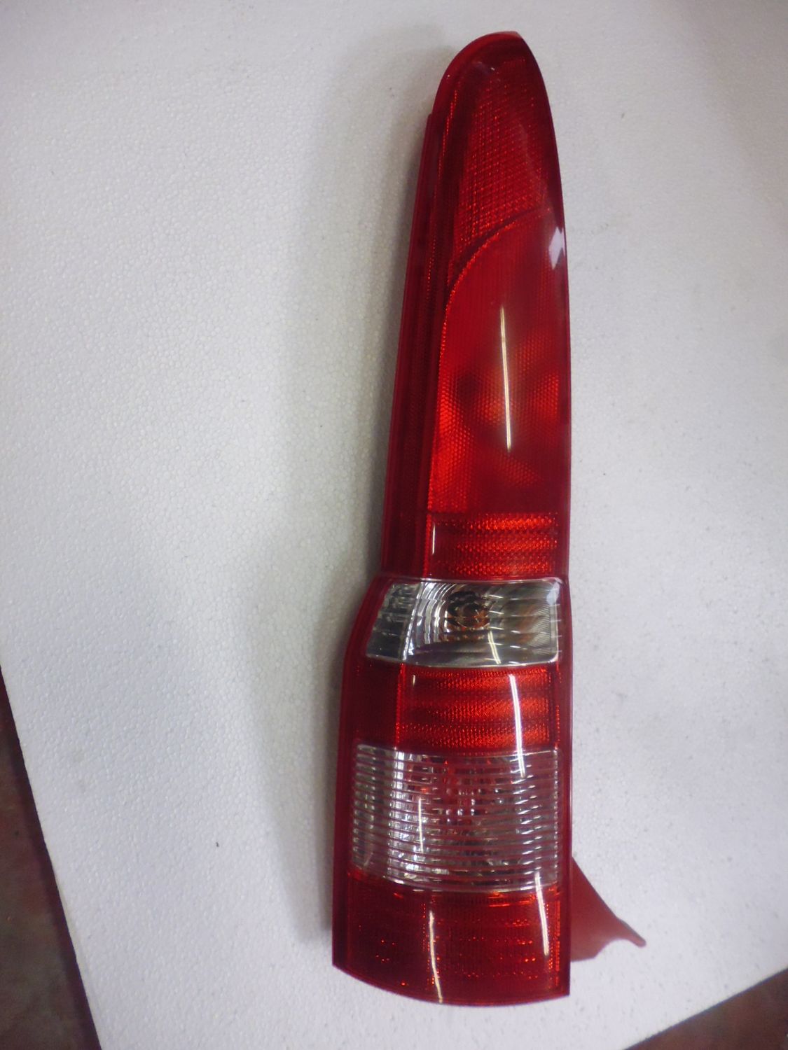 Faro fanale posteriore sinistro originale Fiat Panda seconda serie 169 2003-2013 codice ricambio 51705459. Faro fanale posteriore sinistro originale Fiat Panda seconda serie 169 2003-2013 codice ricambio 51705459.