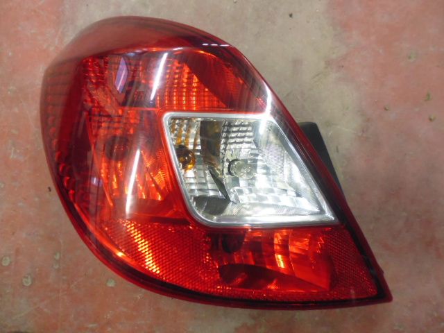 Faro fanale posteriore sinistro Opel Corsa D dal 2006 al 2010 codice 13269050.