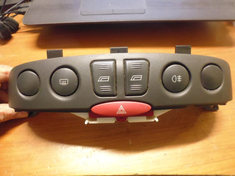 Blocco pulsanti Fiat punto 188 con interruttori alzavetro, 4 frecce, sbrinatore, fendinebbia posteriori