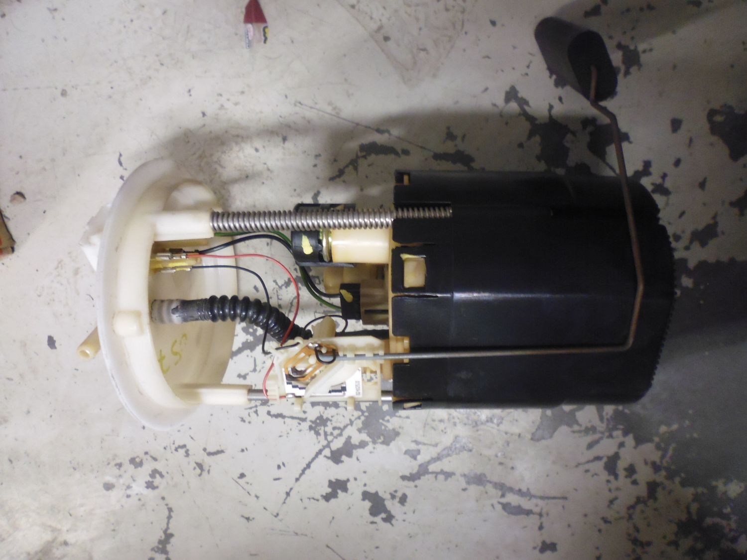 Pompa carburante con galleggiante da serbatoio 46743677 Fiat Punto 188 1.2 44kw. Pompa carburante con galleggiante da serbatoio 46743677 Fiat Punto 188 1.2 44kw.