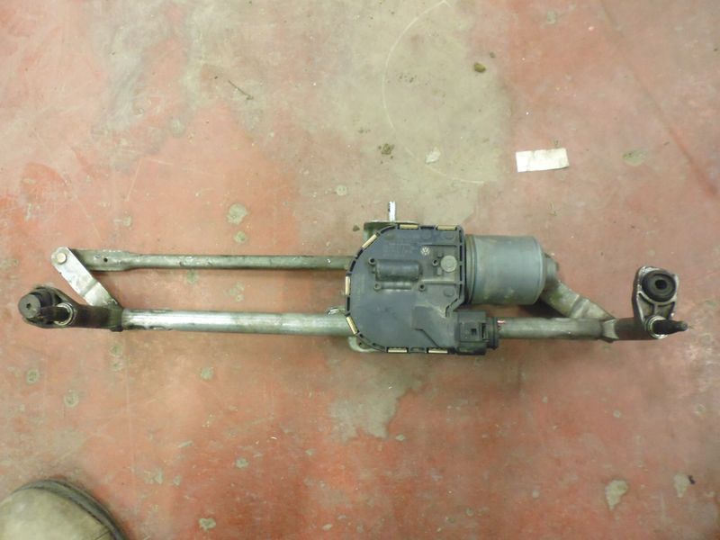 Motorino tergicristallo anteriore completo di tandem stampella leveraggio Volkswagen Golf V 0390241744 1K1955119B.