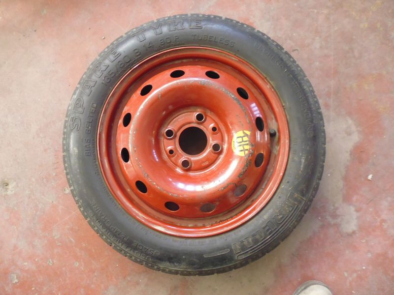 Ruotino di scorta da 14 Fiat 4 fori 4.00Bx14H ET43 A4470200 con pneumatico Pirelli 135/80 B 14 80P