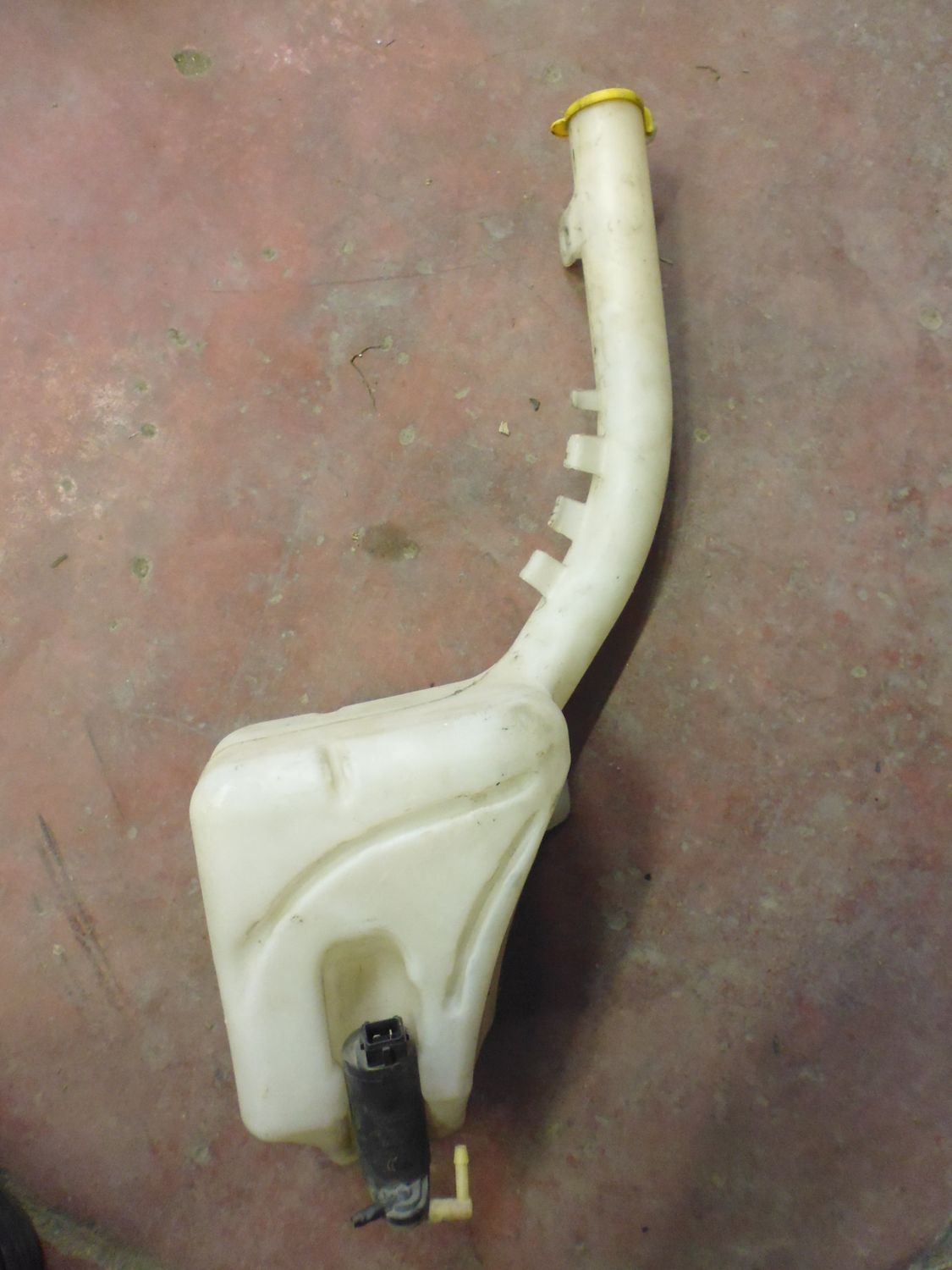 Vaschetta serbatoio acqua tergicristallo con pompa elettrica Ford Fiesta dal 2002 al 2008.