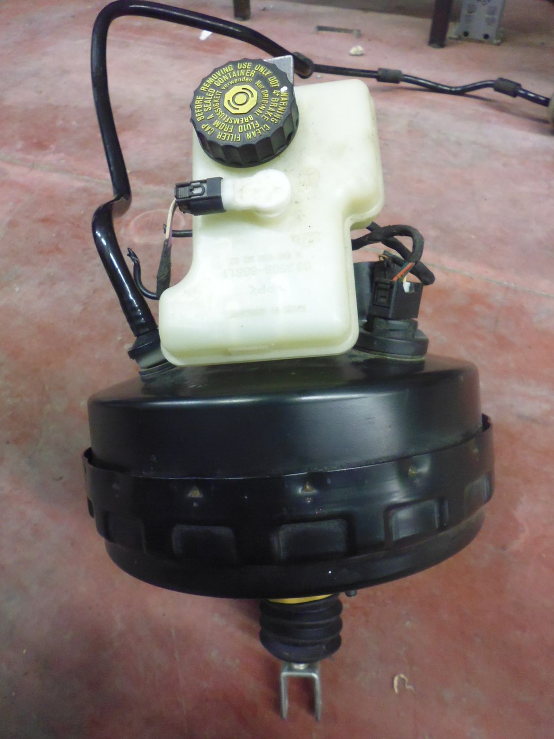 Servofreno completo di pompa freno e serbatoio liquido A1644300530 Mercedes ML 280 serie W164. Servofreno completo di pompa freno e serbatoio liquido A1644300530 Mercedes ML 280 serie W164.