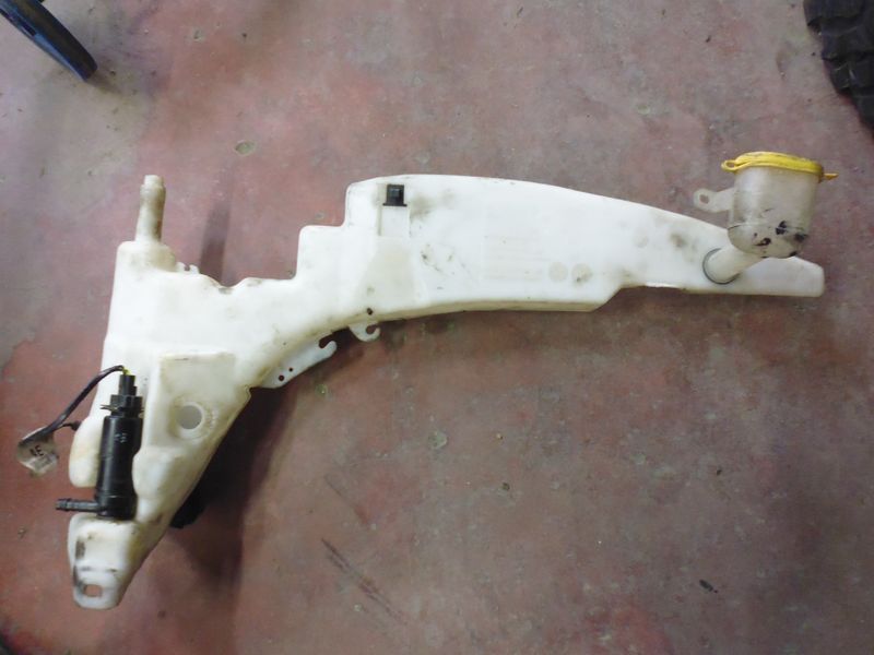 Vaschetta serbatoio acqua tergicristallo con pompe Ford Focus dal 1998 al 2004.