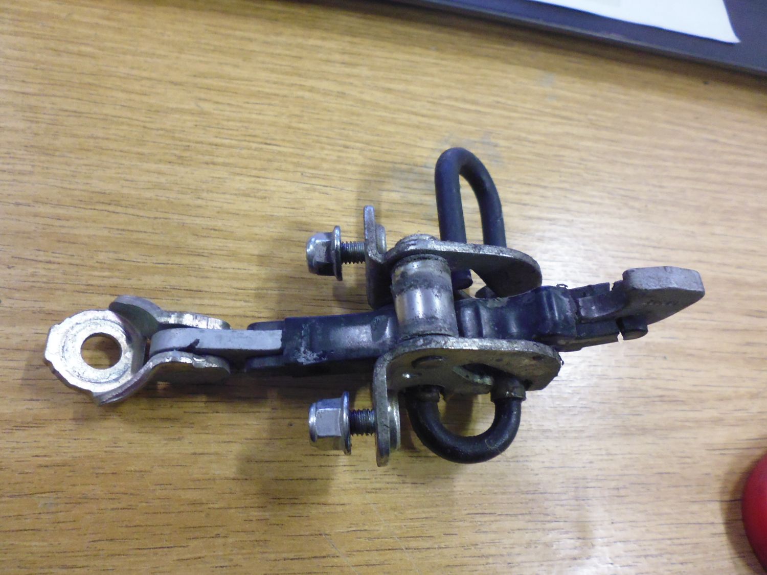 Tirante porta destra Fiat 500 del 2007.