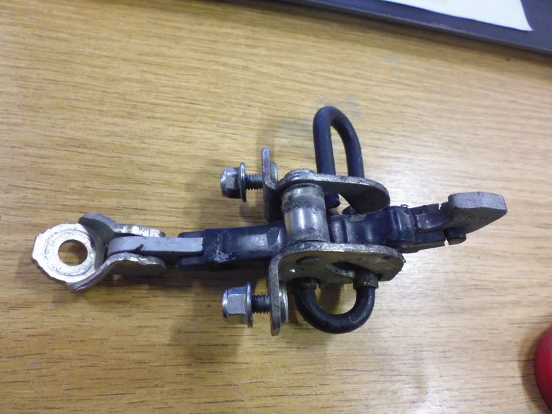 Tirante porta destra Fiat 500 del 2007.