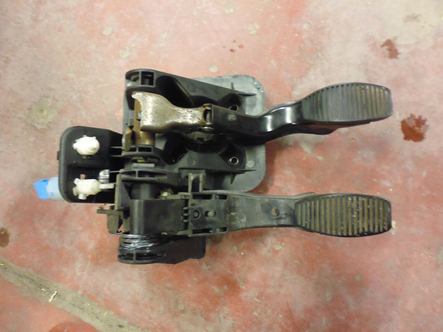 Pedaliera freno e frizione Fiat 500 1.3 multijet del 2007.