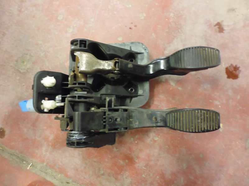 Pedaliera freno e frizione Fiat 500 1.3 multijet del 2007.