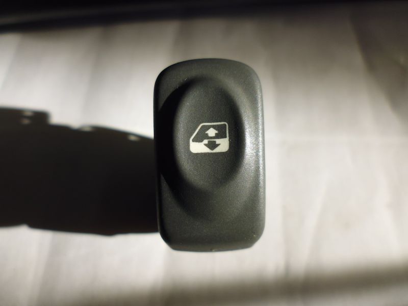 interruttore alzavetro alzacristallo anteriore destro Renault Scenic 2001 codice 432963K