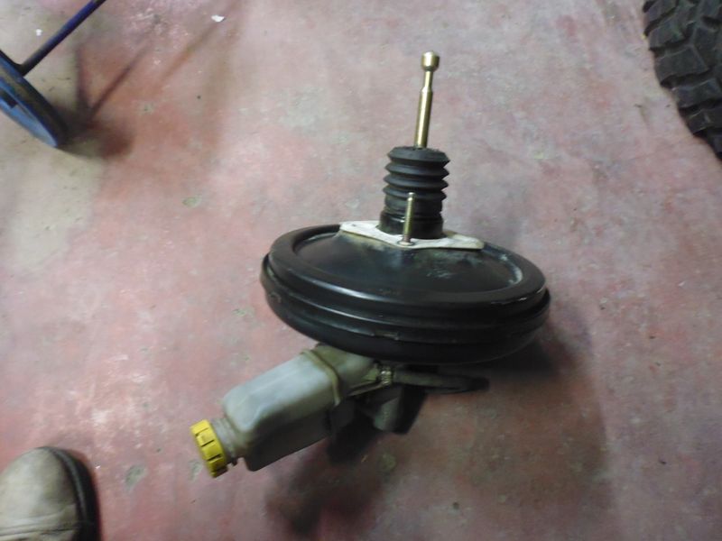 Servofreno con pompa e serbatoio Alfa Romeo 147 1.9 JTD dal 2004 al 2010 codice 46557915.