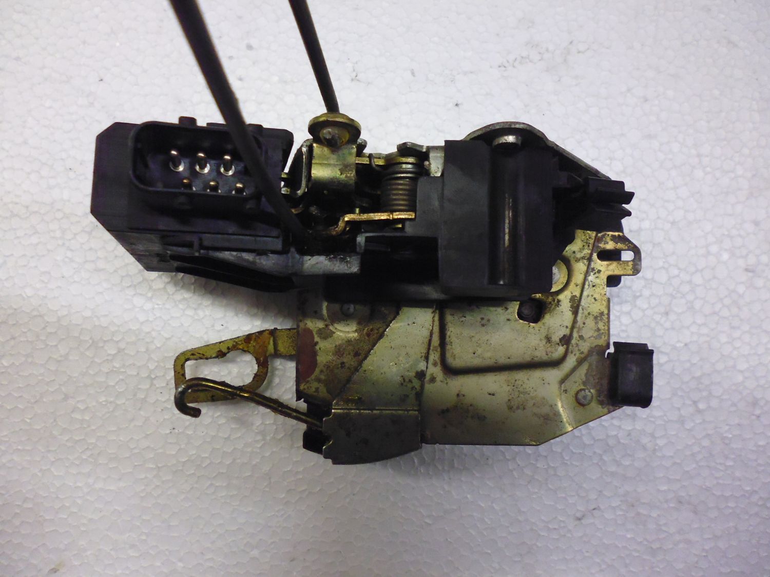 Serratura porta anteriore destra originale 8122204 BMW serie 3 E36 dal 1990 al 2000 Serratura porta anteriore destra originale 8122204 BMW serie 3 E36 dal 1990 al 2000