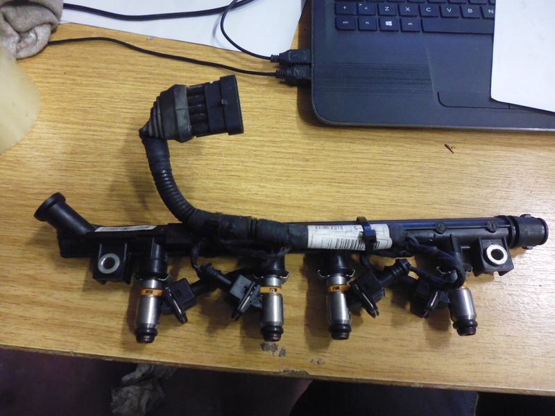 Flauto iniezione con iniettori e cablaggio AG0114312C motore Fiat 1.2 8v 169A4000 con 13.600 km.