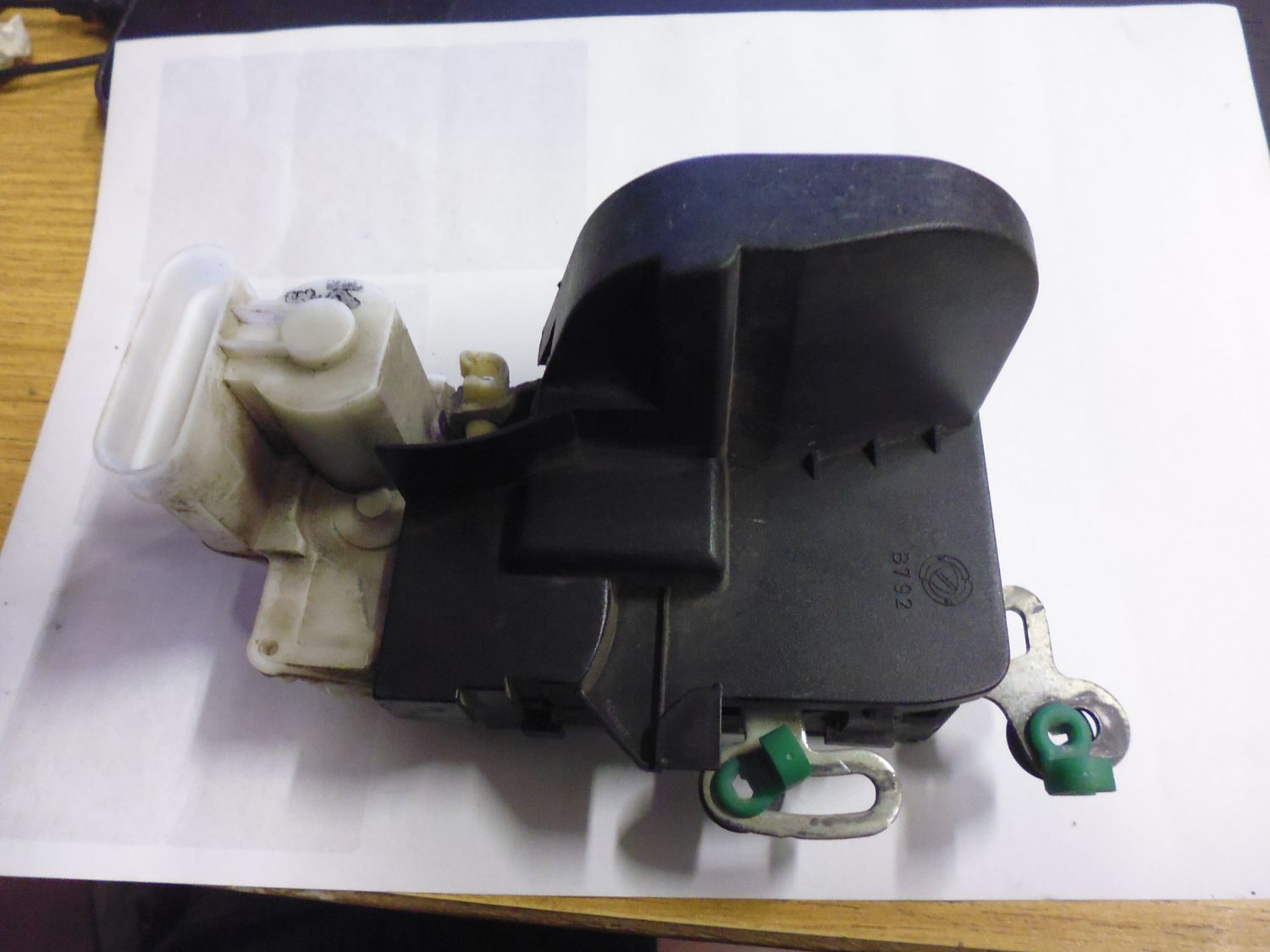 Serratura porta anteriore sinistra originale Alfa Romeo 147 dal 2004 al 2011