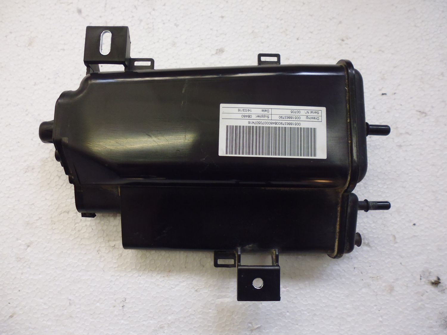 Scatola filtro vapori benzina originale 51886379 Fiat Panda del 2018. Scatola filtro vapori benzina originale 51886379 Fiat Panda del 2018.