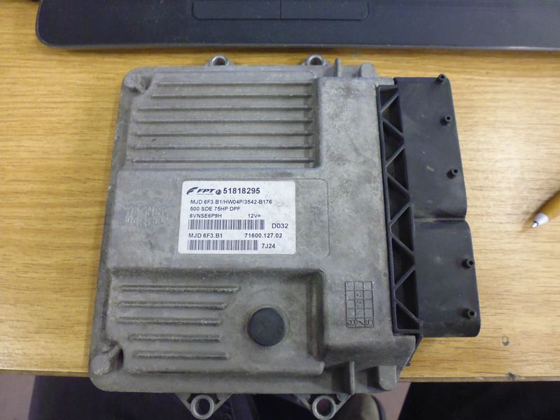 Centralina motore Fiat 500 1300 multijet 75 CV del 2007 codice 51818295 MJD6F3.B1 7160012702 HW04P.