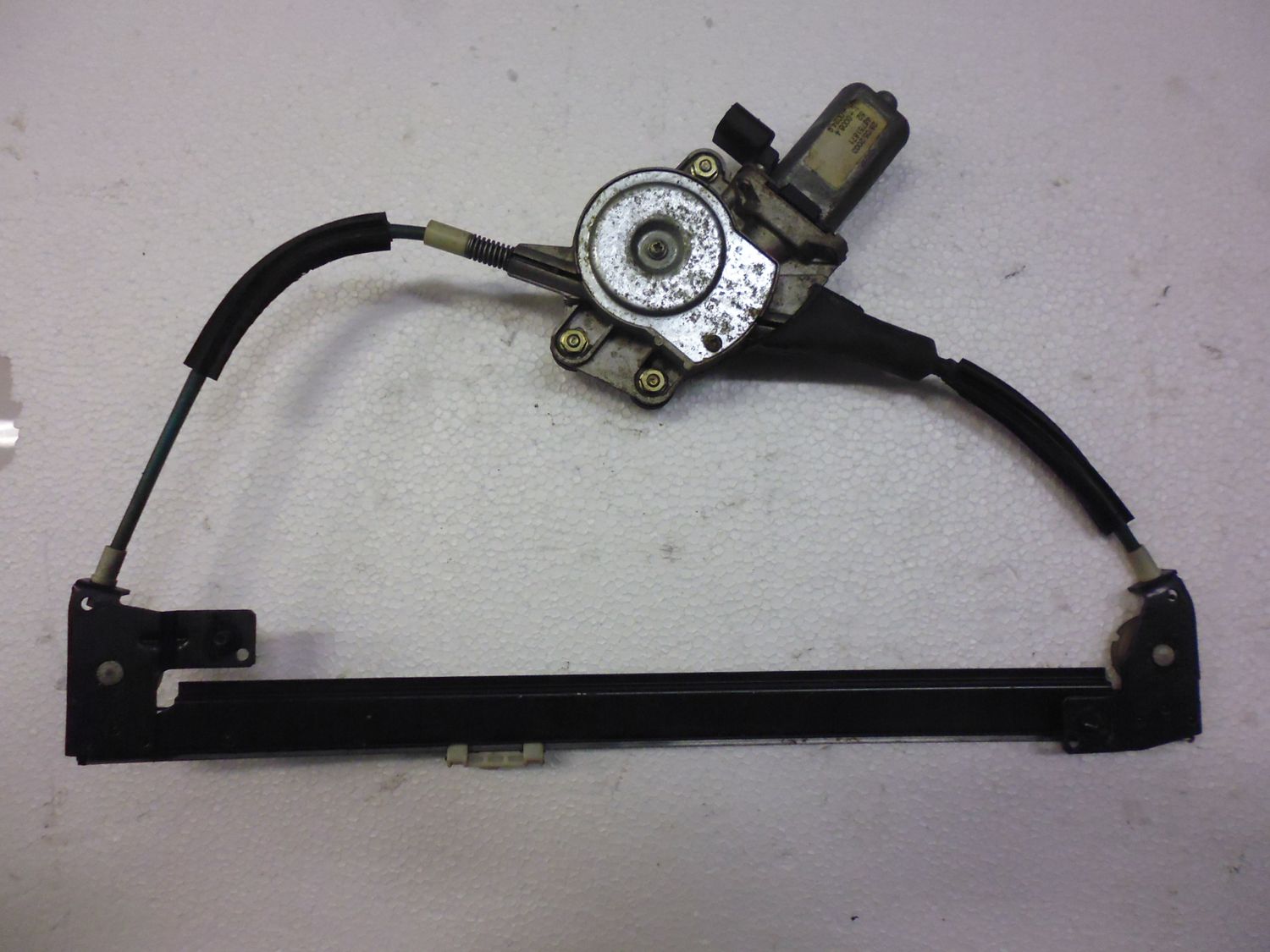 Alzavetro alzacristallo elettrico anteriore sinistro originale 46751871 Alfa Romeo 147 dal 2000 al 2010.