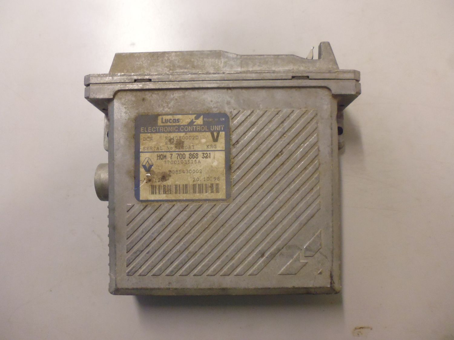 Centralina motore Volvo S40 V40 1.9 TD Lucas R04080002D 80602F V, HOM 7 700 868 321, HOM7700868321, 7700103515A, 3085430002 Centralina motore Volvo S40 V40 1.9 TD Lucas R04080002D 80602F V, HOM 7 700 868 321, HOM7700868321, 7700103515A, 3085430002