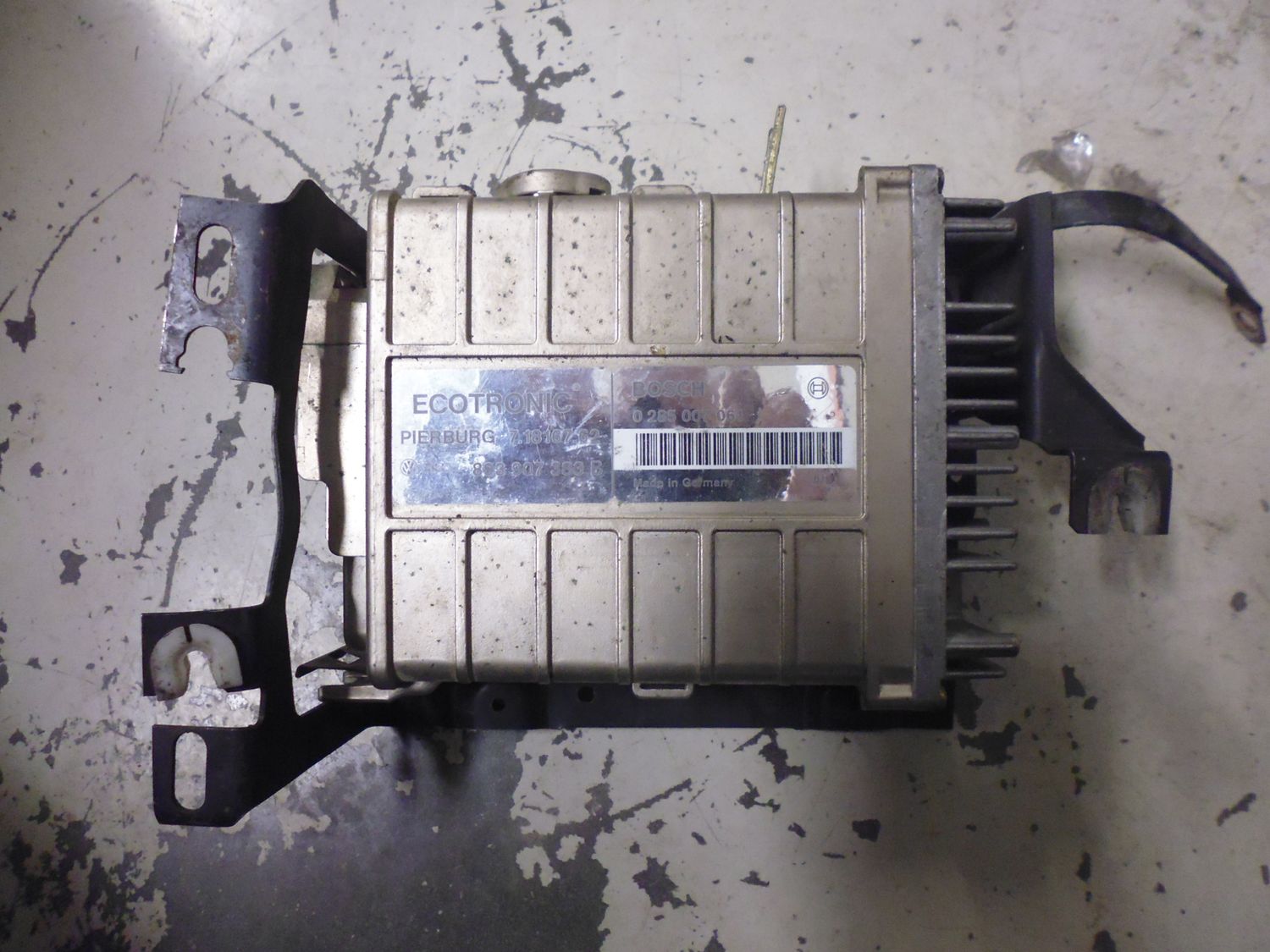 Centralina motore Bosch 0285007061 893907383B Pierburg 7.18167.62 Audi Volkswagen 1.6 e 1.8 benzina Centralina motore Bosch 0285007061 893907383B Pierburg 7.18167.62 Audi Volkswagen 1.6 e 1.8 benzina