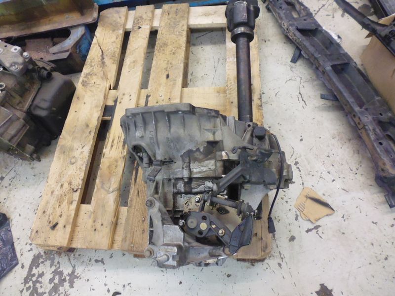 Cambio meccanico 5 marce XS4R-7F097 Ford Focus 1.8 Tdci abbinato al motore F9DA con 188.000 chilometri.