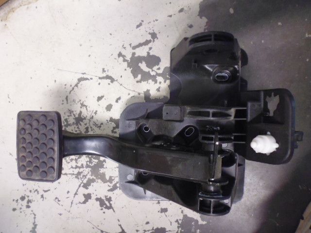 Pedale freno per Fiat Panda 169 seconda serie con cambio automatico.