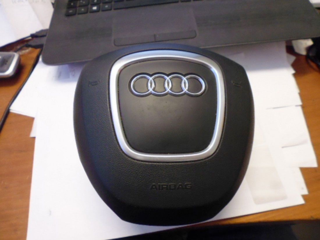 Airbag volante 8P0880201AS 8P0971589k Audi A3 8P del 2004 con motore BKD. Airbag volante 8P0880201AS 8P0971589k Audi A3 8P del 2004 con motore BKD.
