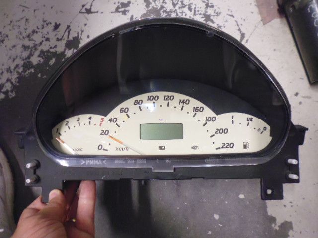 Quadro strumenti con fondo bianco 09051649901 Mercedes Classe A W168 170 CDI (prima serie).