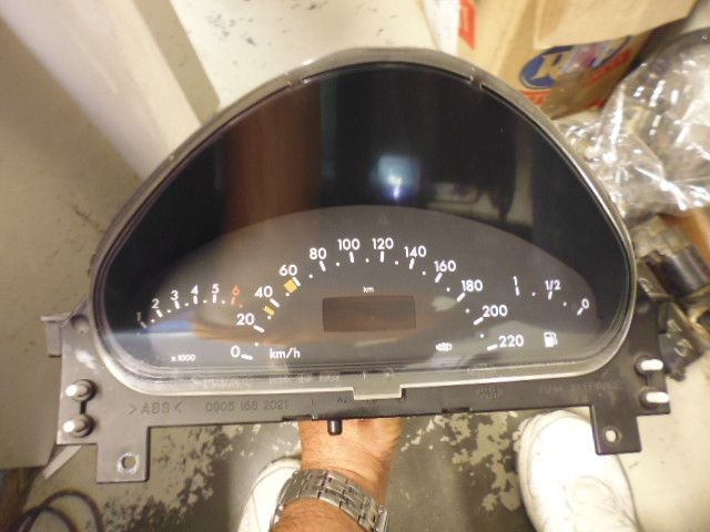 Quadro strumenti A1685404811Q6 Mercedes Classe A 160 benzina serie W168 (prima serie). Quadro strumenti A1685404811Q6 Mercedes Classe A 160 benzina serie W168 (prima serie).